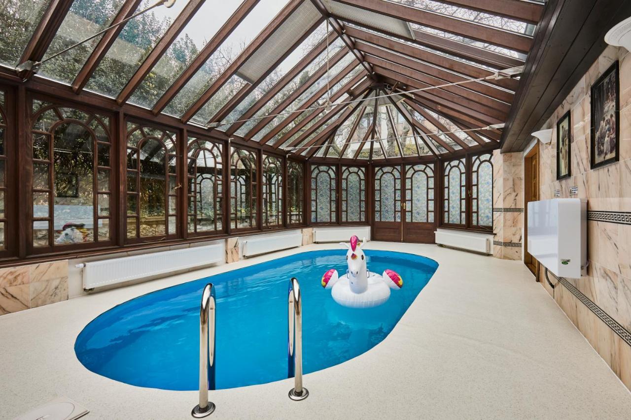 *the Little Castle* With Heated Pool And Sauna * Prag