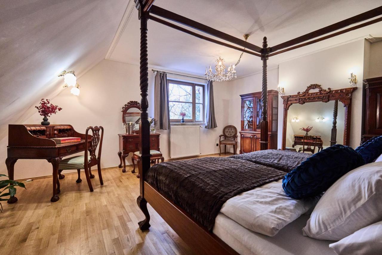 *the Little Castle* With Heated Pool And Sauna * Prag