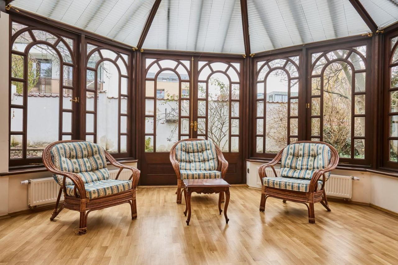 *the Little Castle* With Heated Pool And Sauna Villa Prag