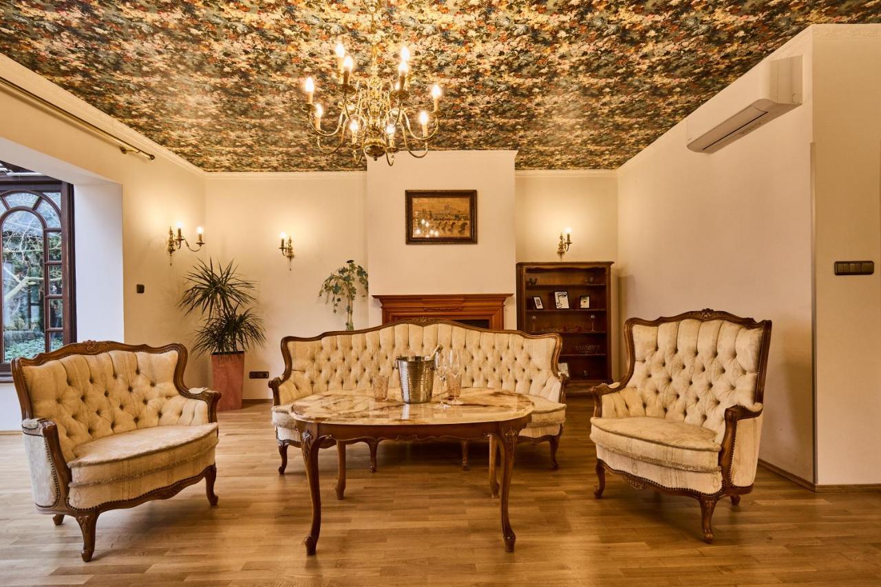 *the Little Castle* With Heated Pool And Sauna Prag
