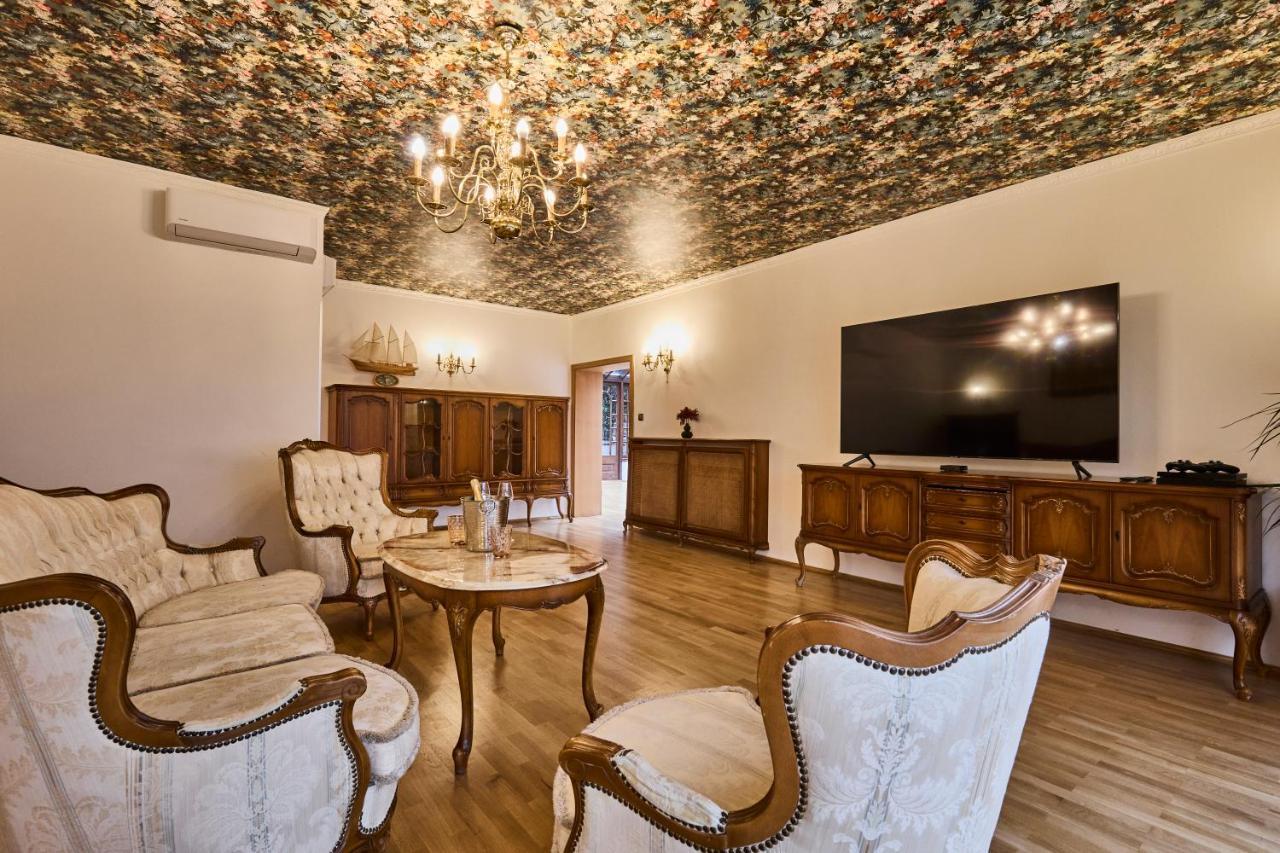 Villa *the Little Castle* With Heated Pool And Sauna Prag
