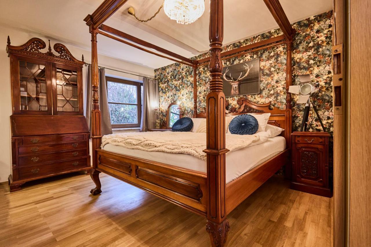 *the Little Castle* With Heated Pool And Sauna Villa