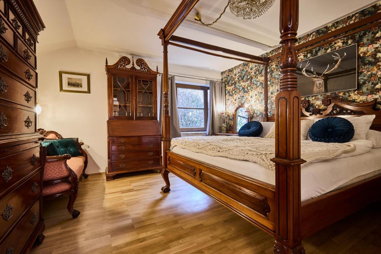 *the Little Castle* With Heated Pool And Sauna Prag